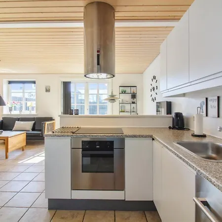 Alessandra - 500m From The Sea By Interhome